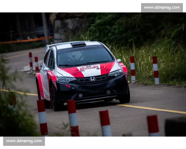 拉力巅峰对决开启，徐俊龙游赛道一马当先